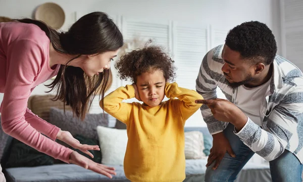 Parents scolds child. Girl closed her ears and eyes — Stock Photo, Image