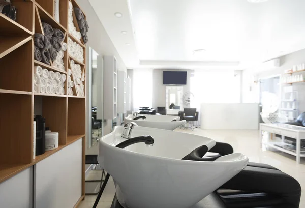 Wash sink in interior of hairdressing salon — Stock Photo, Image