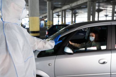Arabadaki kadınların karantina bölgesinden çıkmaları yasaklandı