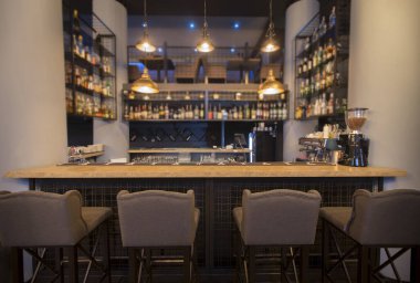 Modern kafe ve internet barında farklı içecekler.