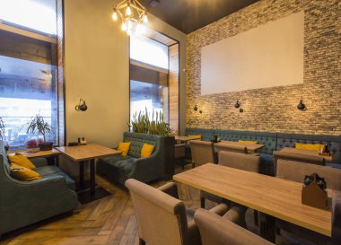 Modern restoranda yemek, kahvaltı, brunch ya da öğle yemeği kavramı