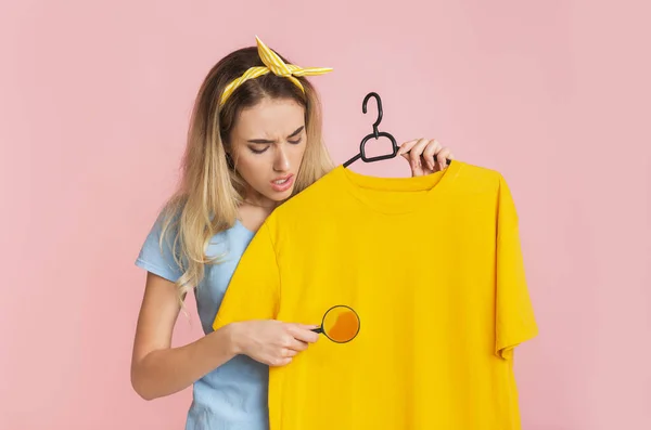 Find and remove stain on clothes. Housewife with magnifier — Stock Photo, Image