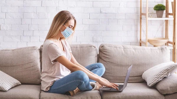 Forced isolation at home remote work is due to quarantine — Stock Photo, Image