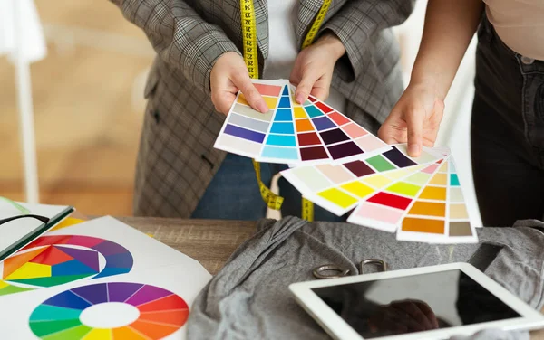 Female fashion stylist and customer holding color samples — Stock Photo, Image