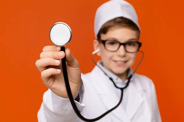Little friendly doctor ready to examine you — Stock Photo, Image