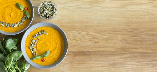 Традиційні страви, гарячий і гострий гарбузовий суп з насінням — стокове фото
