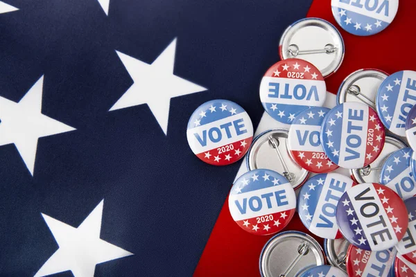 Épinglettes de vote politique pour les élections de 2020 aux États-Unis en novembre — Photo
