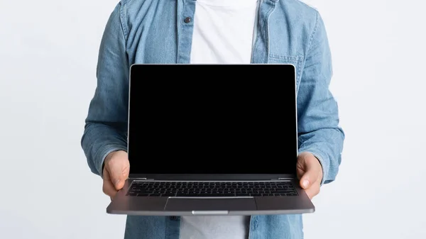 Empty screen laptop screen in hands of man — Stock Photo, Image