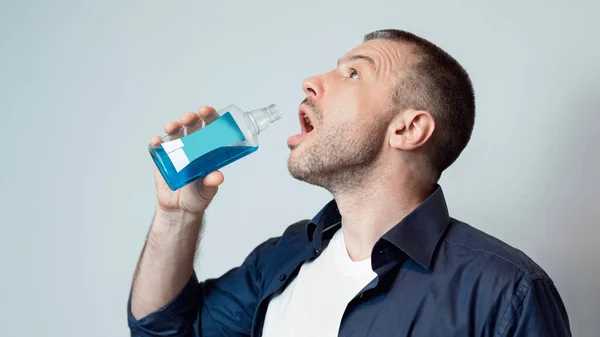 Man Washing Mouth With Oral Rinse Standing Over Gray Background — Stock Photo, Image