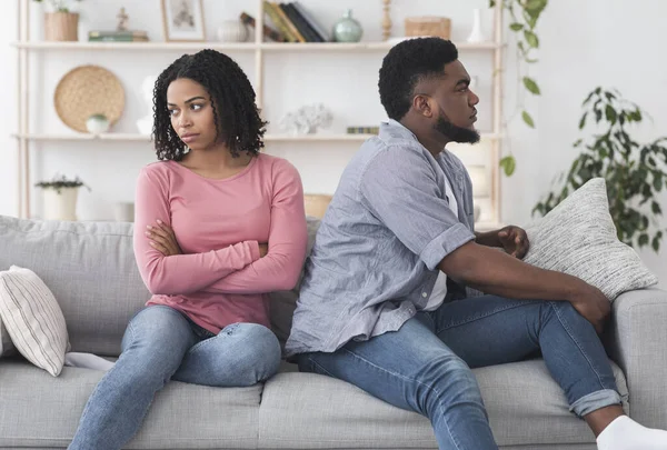 Quarantine Quarrels. Black Couple Ignoring Each Other After Arguing At Home — Stock Photo, Image