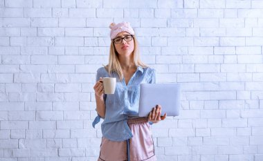 Kız çalışmak istemiyormuş. Uzak görev konsepti