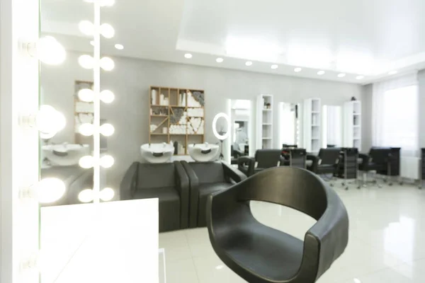 Nowoczesny salon piękności. Salon fryzjerski biznes wewnętrzny — Zdjęcie stockowe