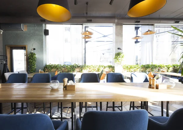 Leeres Restaurant mit modernem Interieur, Kopierraum — Stockfoto