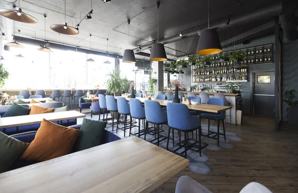 Nieuw en schoon luxe restaurant in europese stijl, bar teller — Stockfoto