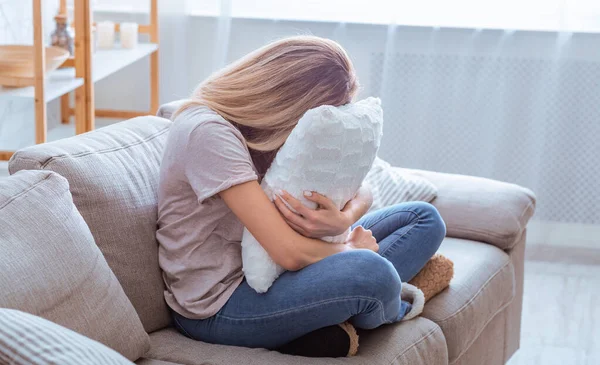 2019-ncov panic. Sad girl covered face pillow — Stock Photo, Image