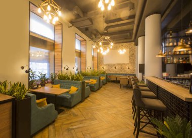 Modern restoranda samimi bir iç mekanı olan romantik bir lokanta.