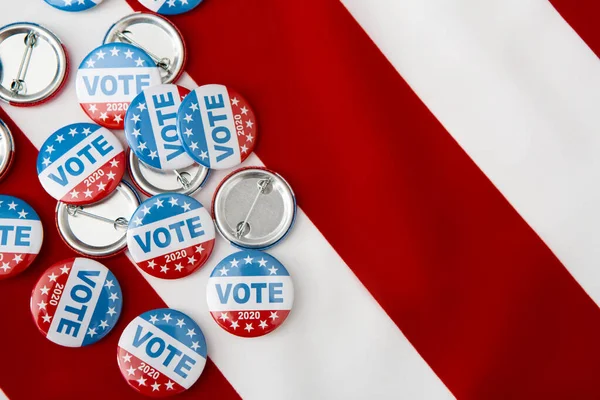 Democrat vs republican poll, button badges and the United States — Stock Photo, Image