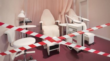 Güzellik salonu pedikür kabininde tehlikeli güvenlik şeritleri