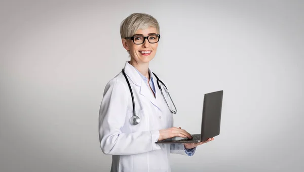 Medical consultation concept. Woman doctor in glasses with laptop — Stock Photo, Image