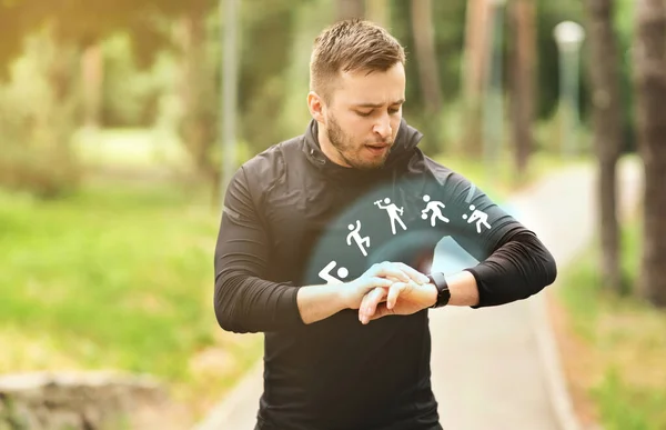 Profiläufer mit Smartwatch, um seinen Trainingsprozess im Freien zu verfolgen, Collage — Stockfoto