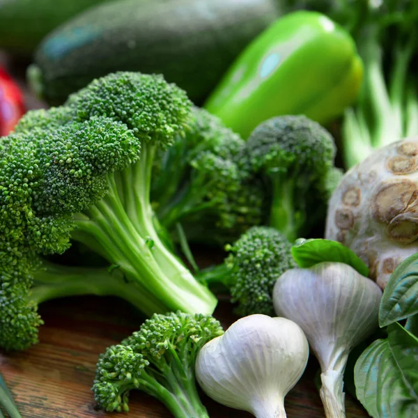 Κοντινό πλάνο νωπών και φυσικών λαχανικών για δίαιτα αποτοξίνωσης — Φωτογραφία Αρχείου