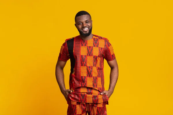 Afrikai srác autentikus ruhák pózol sárga háttér — Stock Fotó