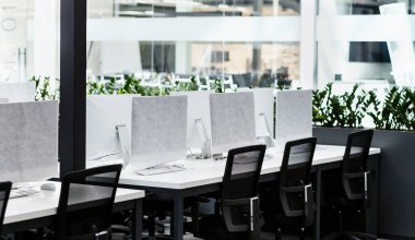 Birlikte çalışan işçiler için boş yerleri kapatın