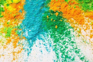 Holi için yeşil, turuncu, mavi ve sarı toz