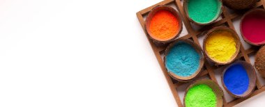 Holi için hindistan cevizi kabuklu parlak boya