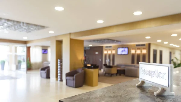 Fokus på inskriptionsmottagning i hotellets lobby — Stockfoto