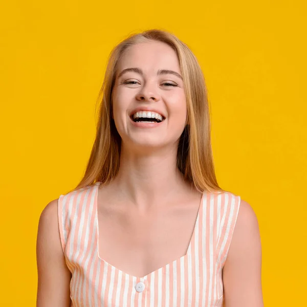 Beauty Portrait Of Laughing Teen Girl Standing Over Yellow Background — Stock Photo, Image