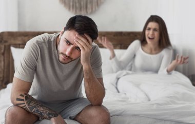 Yatak odasındaki karantina sırasında aile içi kavga