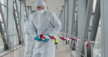 Dezenfektanlar tehlike bölgesini uyarı kurdelesiyle çitliyor
