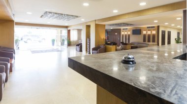 Klasik zilli resepsiyon. Otel girişinin görüntüsü