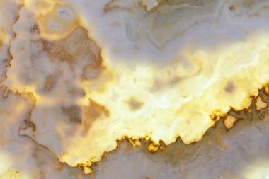 Parlak ışığın arka planındaki mermer. Sarı ve beyaz