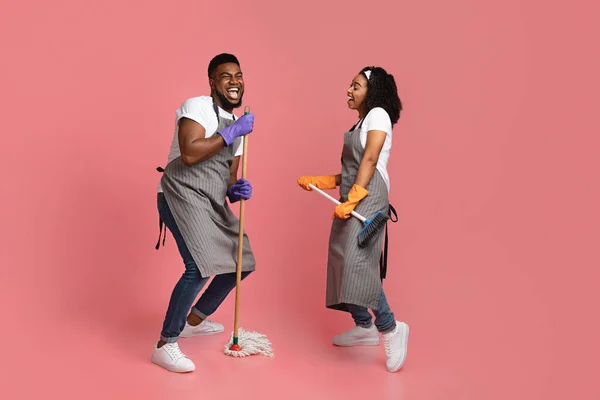 Joyful Housekeeping Concept. Cheerful African Couple Of Cleaners Having Fun During Chores — Stock Photo, Image