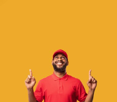 Kurye Parmakla Boş Yer Gösteriyor, Stüdyo Çekimi