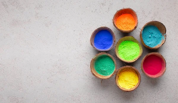 Powder paints in coconut in form of flower