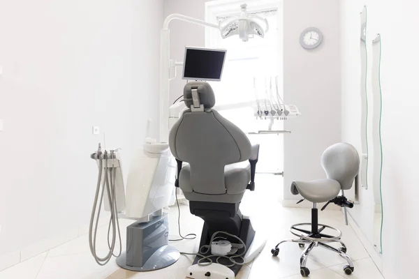 Hospital moderno com sala de odontologia, interior leve — Fotografia de Stock