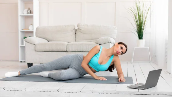 ( 영어 ) Women Training Watching Online Workout Video Training at Home, Panorama — 스톡 사진