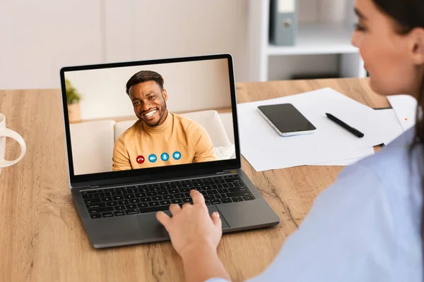 Woman having discussion during video call with colleague — Stock Photo, Image