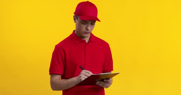 Delivery manager filling documents, then answering phone call — Stock Video