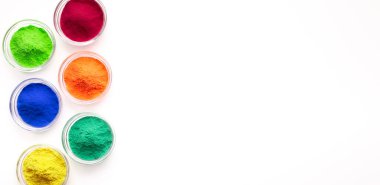 Holi festivali sırasında av için hazırlanan gıda renkleri