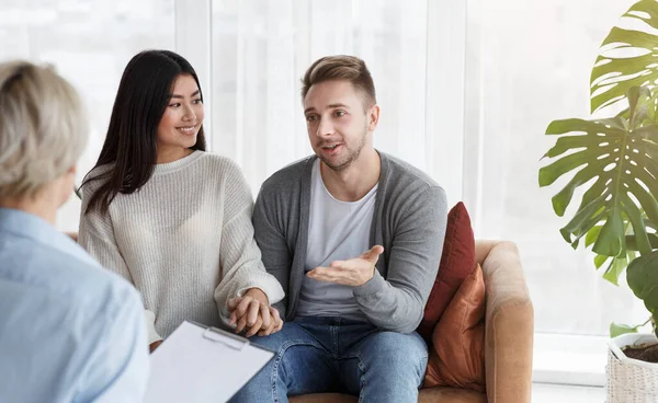 Ofiste uzlaşmadan sonra eşlerin psikologla konuşması