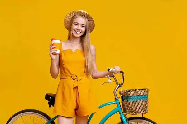 Positive Summer Teen Girl Standing Next To Bike With Takeaway Drink — Stock Photo, Image