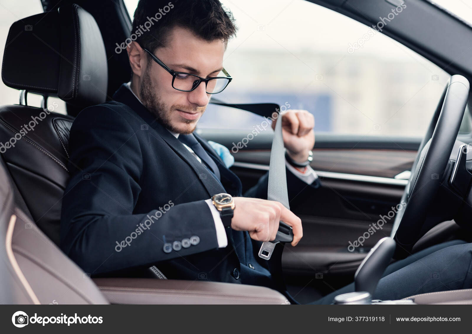 Montre De Poignet Montre Voiture De Luxe Voiture D'affaires Test Drive  Chauffeur Voiture D'entreprise