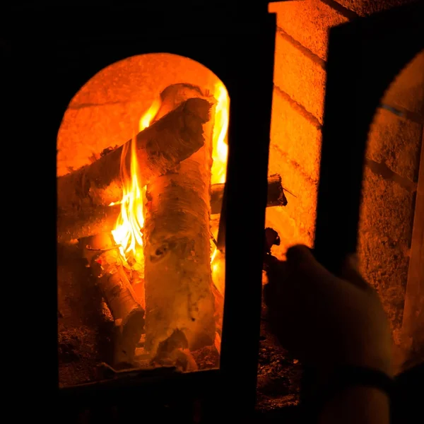 A bright fire burns in the fireplace — Stock Photo, Image