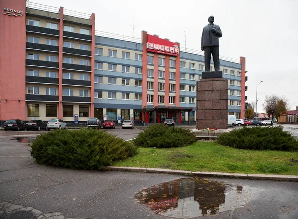 Sovetsk, περιοχή του Καλίνινγκραντ, την κεντρική πλατεία, ένα μνημείο σε L — Φωτογραφία Αρχείου