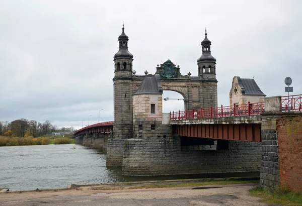 Promenader genom staden av Sovetsk, Kaliningradområdet, en anci — Stockfoto