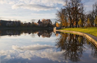 Kaliningrad, havuzun etrafında sabah yürüyüş